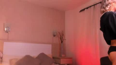 Snapshot of adonisaster chatting on April 29, 5:11 am Adonis online show from April 29, 5:11 am