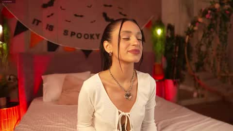 Snapshot of adoracortes chatting on October 31, 5:08 am adoracortes online show from October 31, 5:08 am