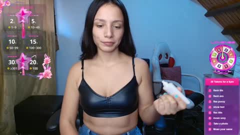 Snapshot of adri_miller chatting on January 5, 1:04 pm adri miller online show from January 5, 1:04 pm