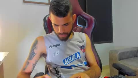 adri_sexboy229 online show from September 18, 2:02 am