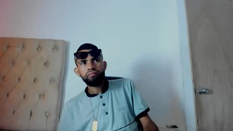 adri_sexboy229 online show from September 20, 2:51 pm