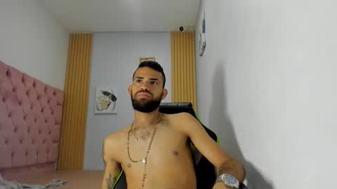 adri_sexboy229 online show from October 2, 7:26 am