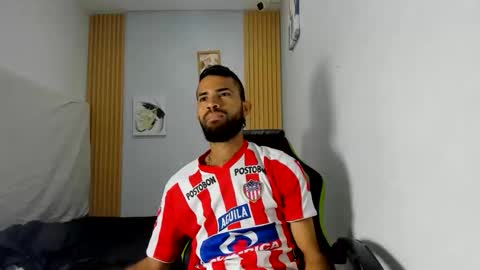 adri_sexboy229 online show from October 3, 7:38 am