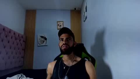 adri_sexboy229 online show from October 4, 7:17 am