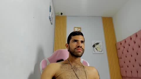 adri_sexboy229 online show from October 28, 7:45 am