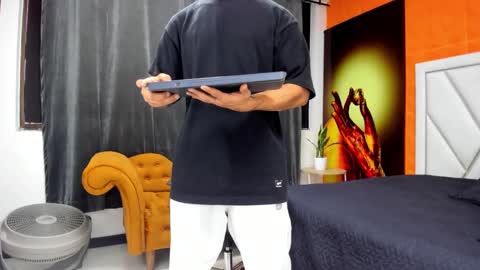   online show from November 17, 5:52 pm