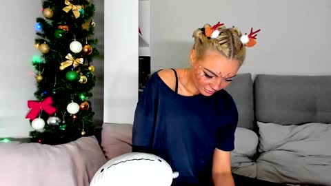 Adriana online show from December 17, 2:34 pm