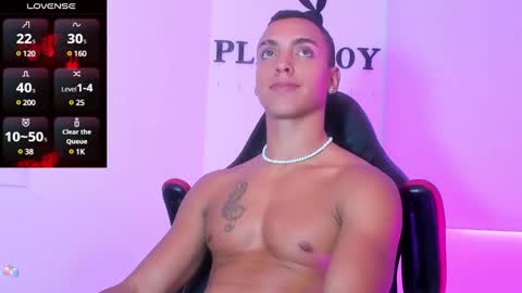 Adrian Lopez online show from December 2, 8:22 pm