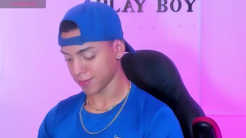 Adrian Lopez online show from December 3, 7:11 pm