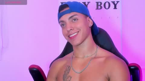 Adrian Lopez online show from December 3, 10:18 pm