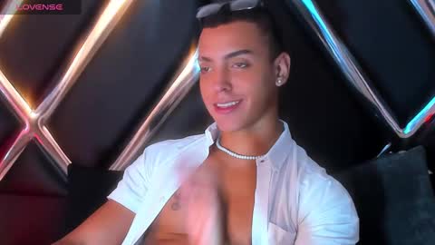 Adrian Lopez online show from December 6, 7:01 pm