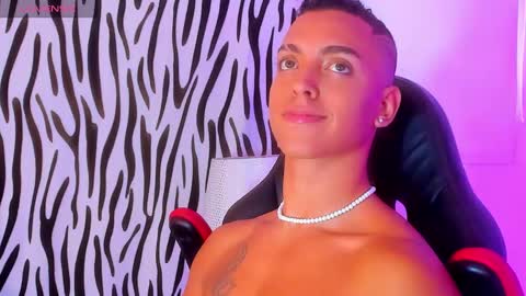 Adrian Lopez online show from December 29, 2:52 pm