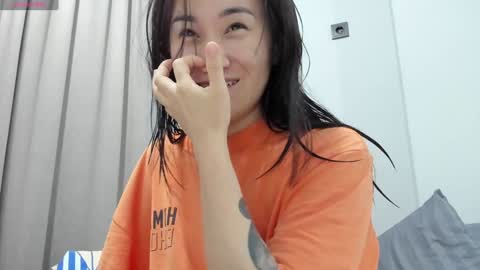 Snapshot of ae_nie chatting on February 7, 1:22 pm Aenie online show from February 7, 1:22 pm