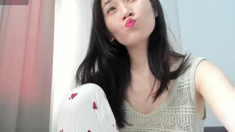 Snapshot of ae_nie chatting on February 22, 9:23 am Aenie online show from February 22, 9:23 am