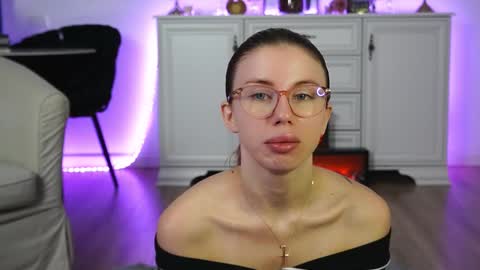 Aelia online show from October 17, 4:48 am