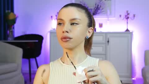 Aelia online show from February 7, 6:22 pm