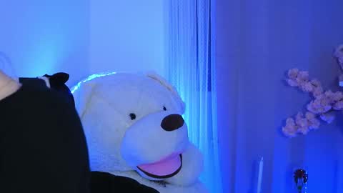 Aelia online show from March 20, 6:13 pm