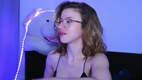 Aelia online show from April 20, 5:26 pm