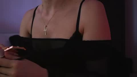 Snapshot of aelia_anara chatting on June 6, 4:17 am Aelia online show from June 6, 4:17 am