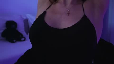 Snapshot of aelia_anara chatting on June 14, 4:03 am Aelia online show from June 14, 4:03 am