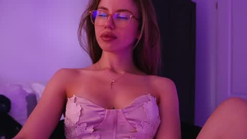 Snapshot of aelia_anara chatting on June 15, 5:09 am Aelia online show from June 15, 5:09 am