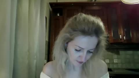 Snapshot of aeroliss chatting on April 4, 6:49 pm aeroliss online show from April 4, 6:49 pm