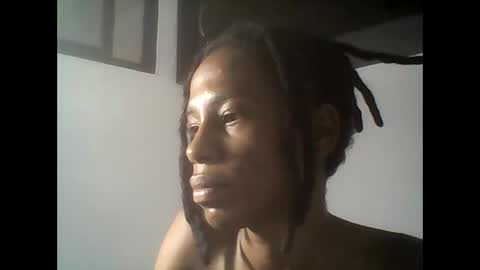 Snapshot of africadeluxe chatting on May 25, 9:54 pm Africa online show from May 25, 9:54 pm