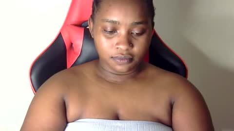 Snapshot of african001 chatting on October 15, 10:10 pm stella online show from October 15, 10:10 pm
