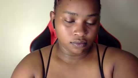 Snapshot of african001 chatting on October 21, 5:02 pm stella online show from October 21, 5:02 pm