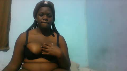 Snapshot of africangal6677 chatting on May 3, 2:56 pm africangal6677 online show from May 3, 2:56 pm