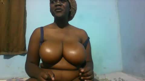 Snapshot of africangal6677 chatting on May 6, 3:50 pm africangal6677 online show from May 6, 3:50 pm