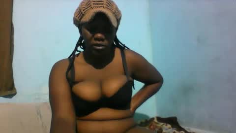 Snapshot of africangal6677 chatting on May 7, 9:14 am africangal6677 online show from May 7, 9:14 am