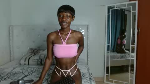 Snapshot of africanpetitequeen chatting on December 15, 6:29 am CIARA online show from December 15, 6:29 am