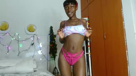 Snapshot of africanpetitequeen chatting on December 16, 10:34 pm CIARA online show from December 16, 10:34 pm