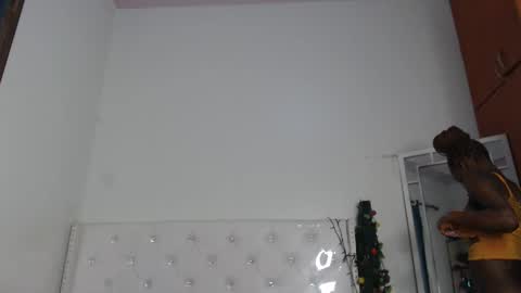 Snapshot of africanpetitequeen chatting on February 11, 7:27 pm CIARA online show from February 11, 7:27 pm