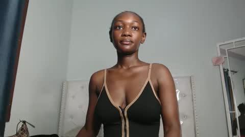 Snapshot of africanpetitequeen chatting on October 2, 8:21 am CIARA online show from October 2, 8:21 am