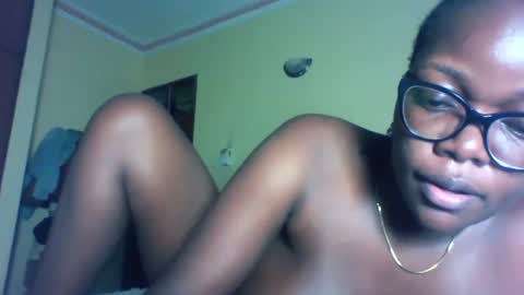 Snapshot of afrilola chatting on May 24, 3:44 am afrilola online show from May 24, 3:44 am
