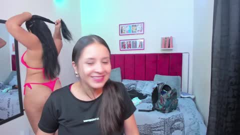 Snapshot of afroditaandsoffi chatting on January 8, 12:05 pm Afrodita Chery y Hermione online show from January 8, 12:05 pm