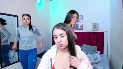 Snapshot of afroditaandsoffi chatting on January 16, 11:58 am Afrodita Chery y Hermione online show from January 16, 11:58 am