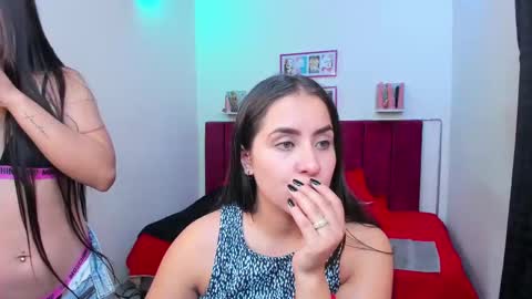 Snapshot of afroditaandsoffi chatting on February 11, 3:29 pm Afrodita Chery y Hermione online show from February 11, 3:29 pm