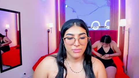 Snapshot of afroditaandsoffi chatting on March 5, 3:18 pm Afrodita Chery y Hermione online show from March 5, 3:18 pm