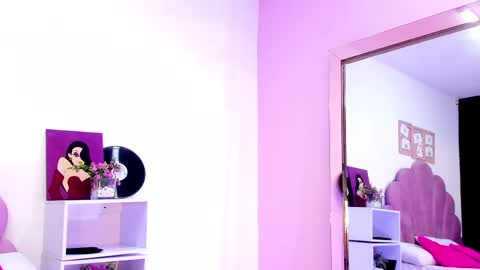 A F R O D I T A  E V A N S online show from April 13, 7:08 pm