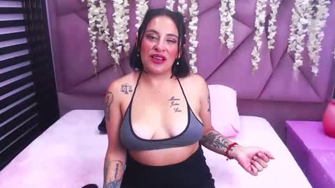 Snapshot of afroditaowen_ chatting on October 24, 11:39 am afroditaowen_ online show from October 24, 11:39 am