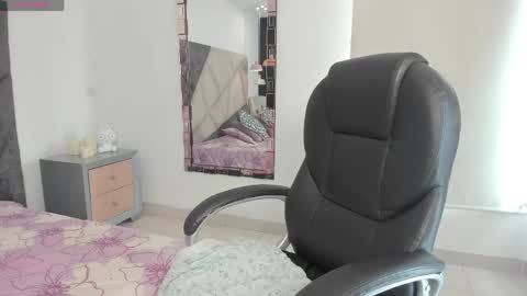 Snapshot of afroditavega chatting on May 27, 5:54 pm online show from May 27, 5:54 pm