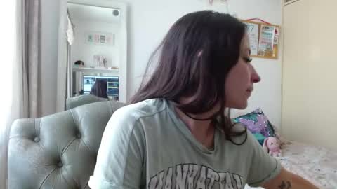 afrodithaa_ online show from April 22, 3:24 pm