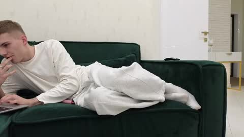 Mark online show from April 4, 9:34 pm