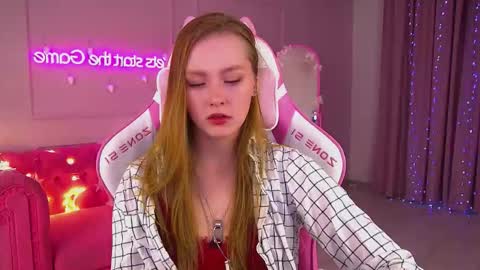 Snapshot of agatafoxley chatting on December 1, 7:02 am AgataFoxley online show from December 1, 7:02 am