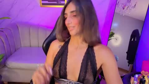 Snapshot of agatha_brooks_t chatting on May 29, 12:36 pm AGATHA online show from May 29, 12:36 pm