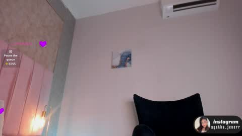 agatha_jener online show from April 5, 11:40 am