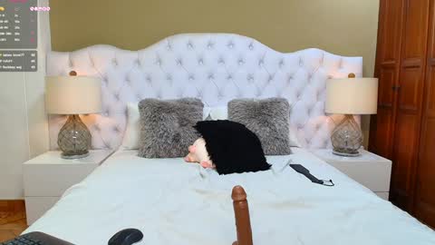 Snapshot of agatha_lenon chatting on January 30, 10:41 pm Agatha online show from January 30, 10:41 pm